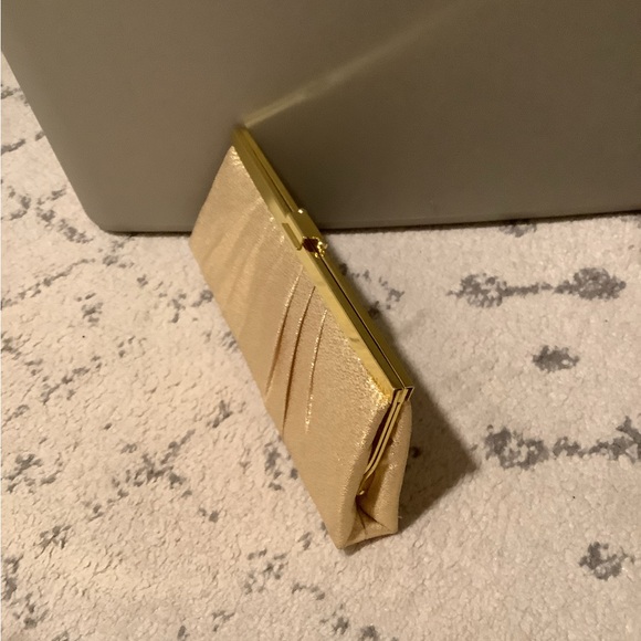 Jessica McClintock Gold Clutch Purse with Chain 💛 - Picture 6 of 6